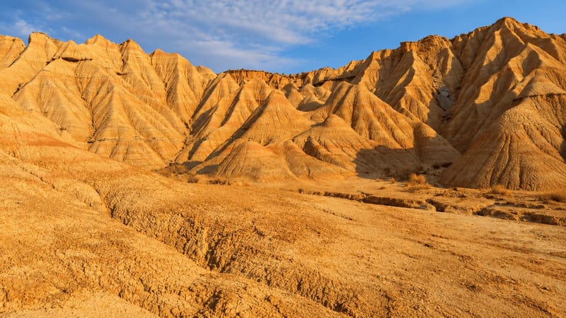 Laderas de arcilla esculpidas por el agua, Bardenas Reales