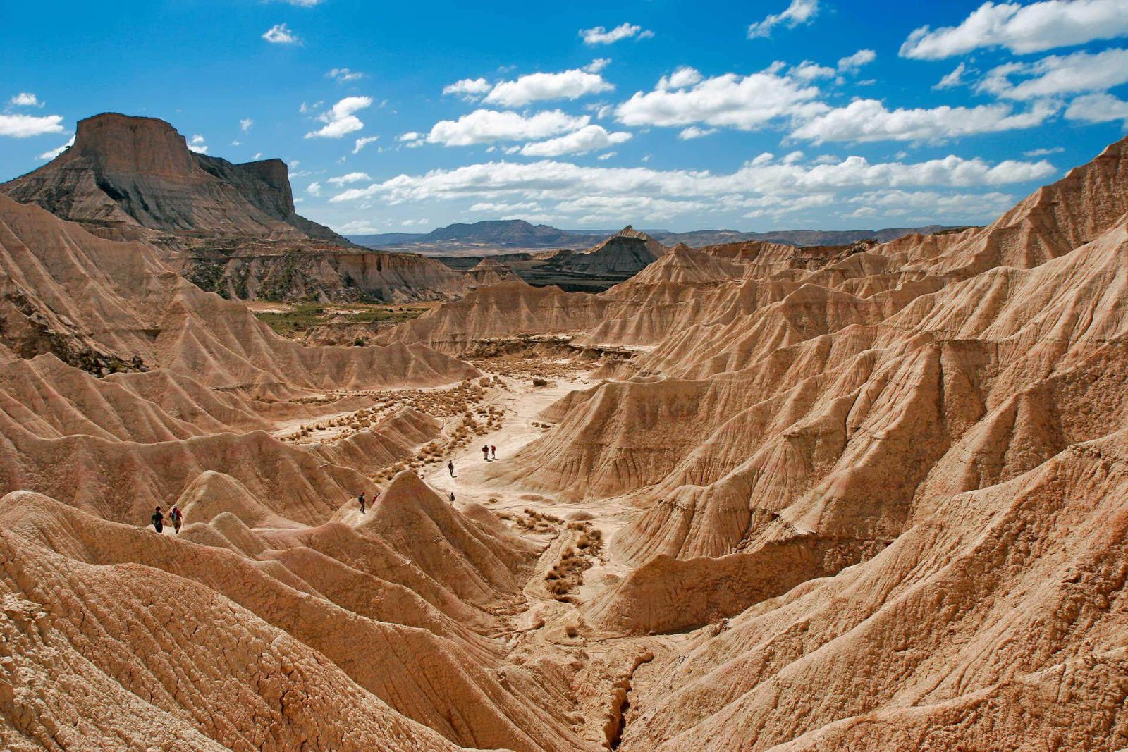 Barranco del Paso de los Ciervos entre cerros de arcilla, en las Bardenas Reales