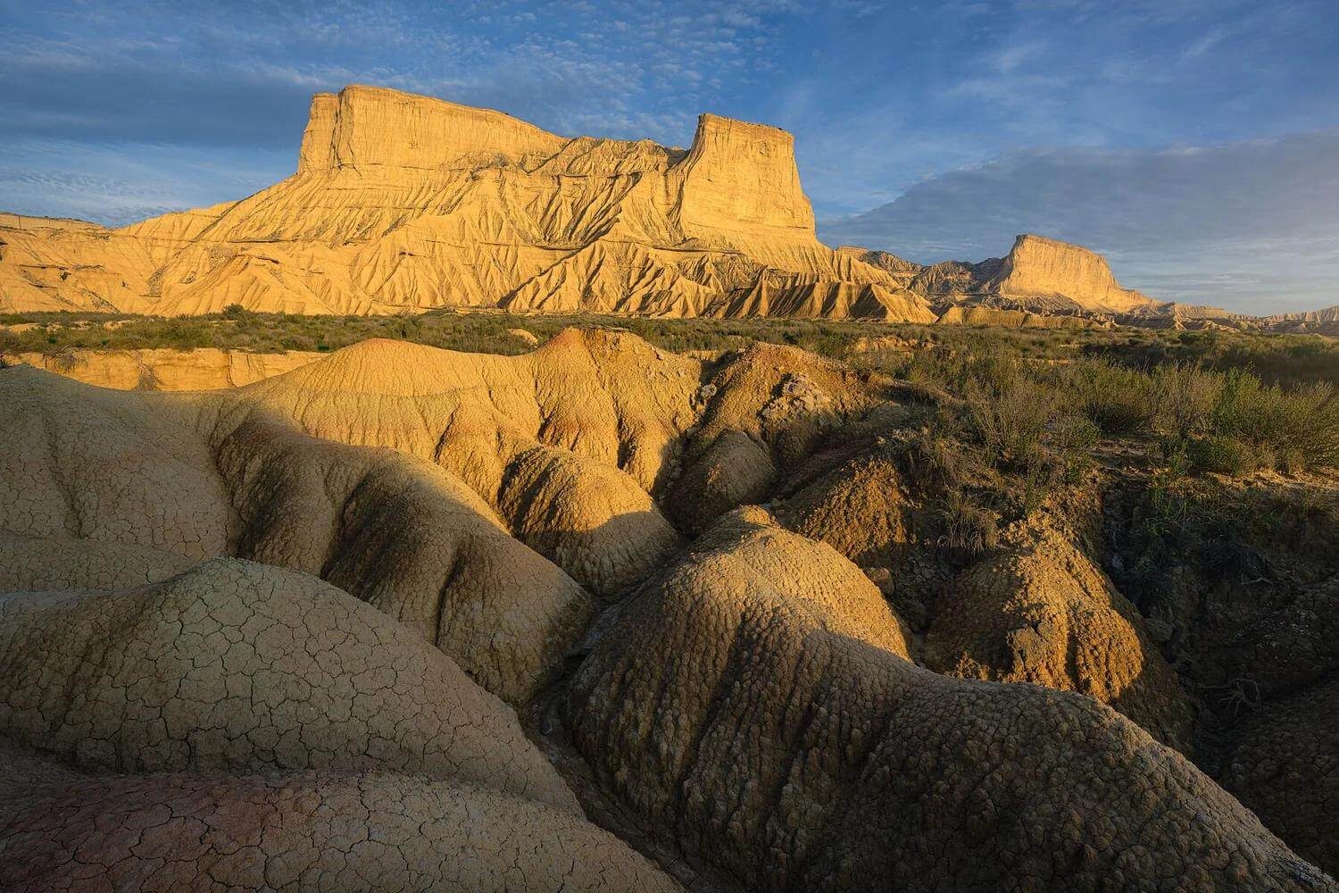 Cortados de El Rallón sobre las arcillas de las Bardenas Reales