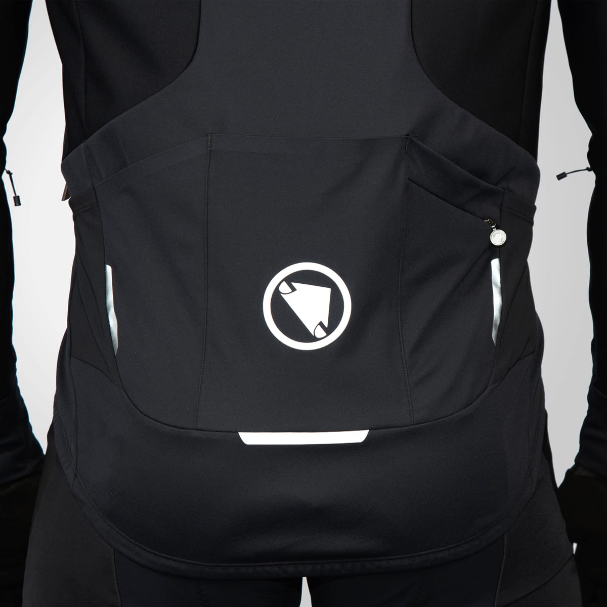 Chaqueta Endura Pro SL 3-Season negra: bolsillo trasero, foto de catálogo