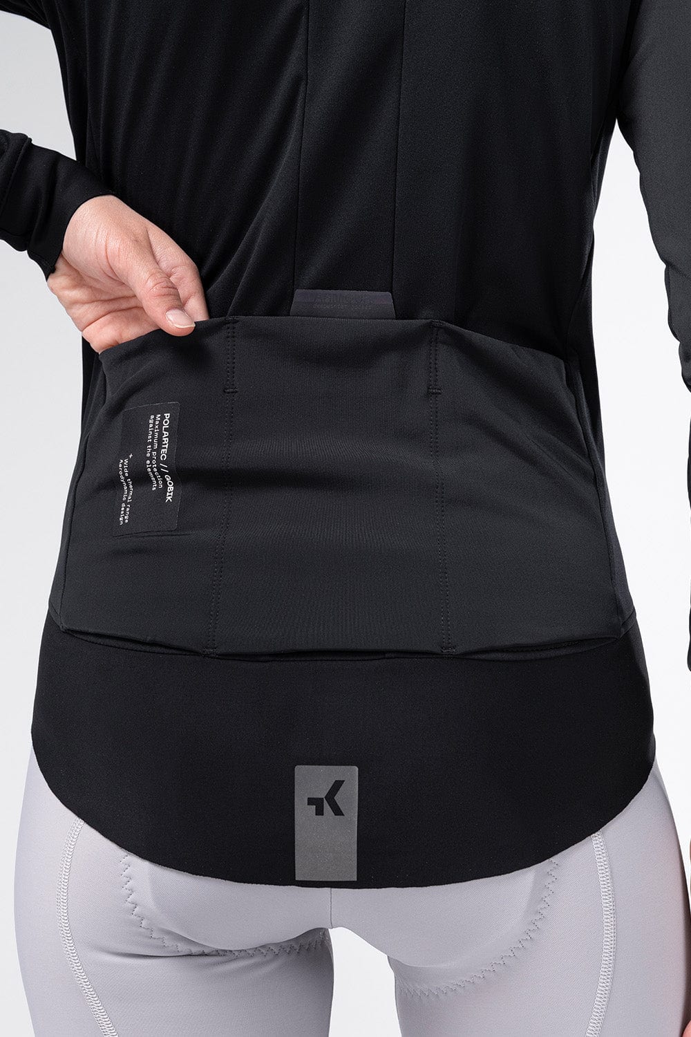 Chaqueta Gobik Armour 3.0 negra: bolsillos traseros, foto de catálogo