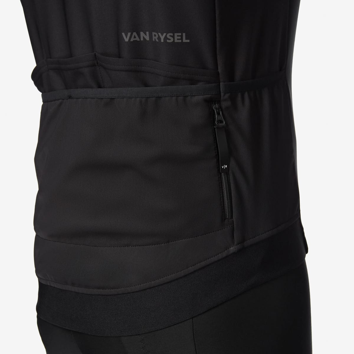 Chaqueta Van Rysel EDR invierno negra: bolsillo trasero con cremallera, foto de catálogo
