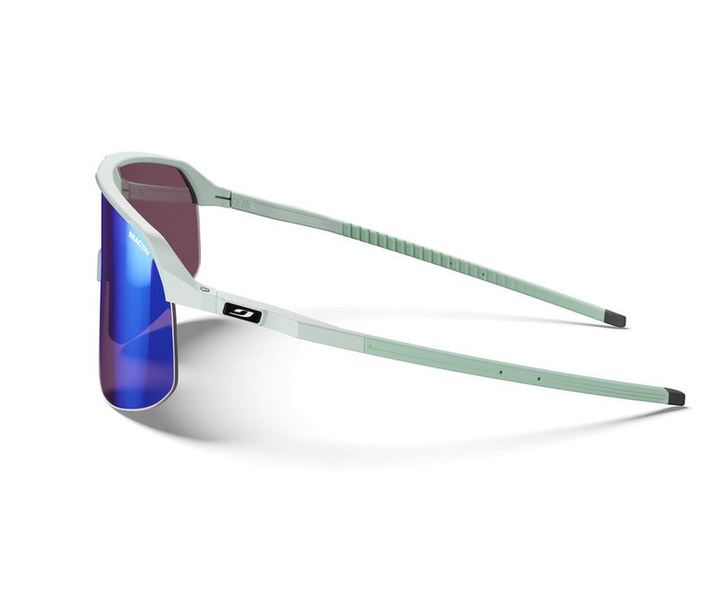 Julbo Density vistas de lado: pantalla grande y patilla fina verde claro