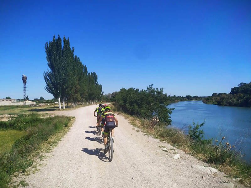 Volvemos paralelos al río Ebro